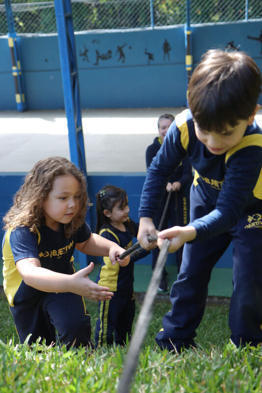 Alunos em atividade no Objetivo Valinhos